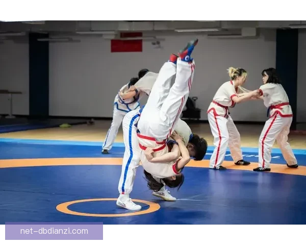 摔跤初学者必知技巧及训练指南